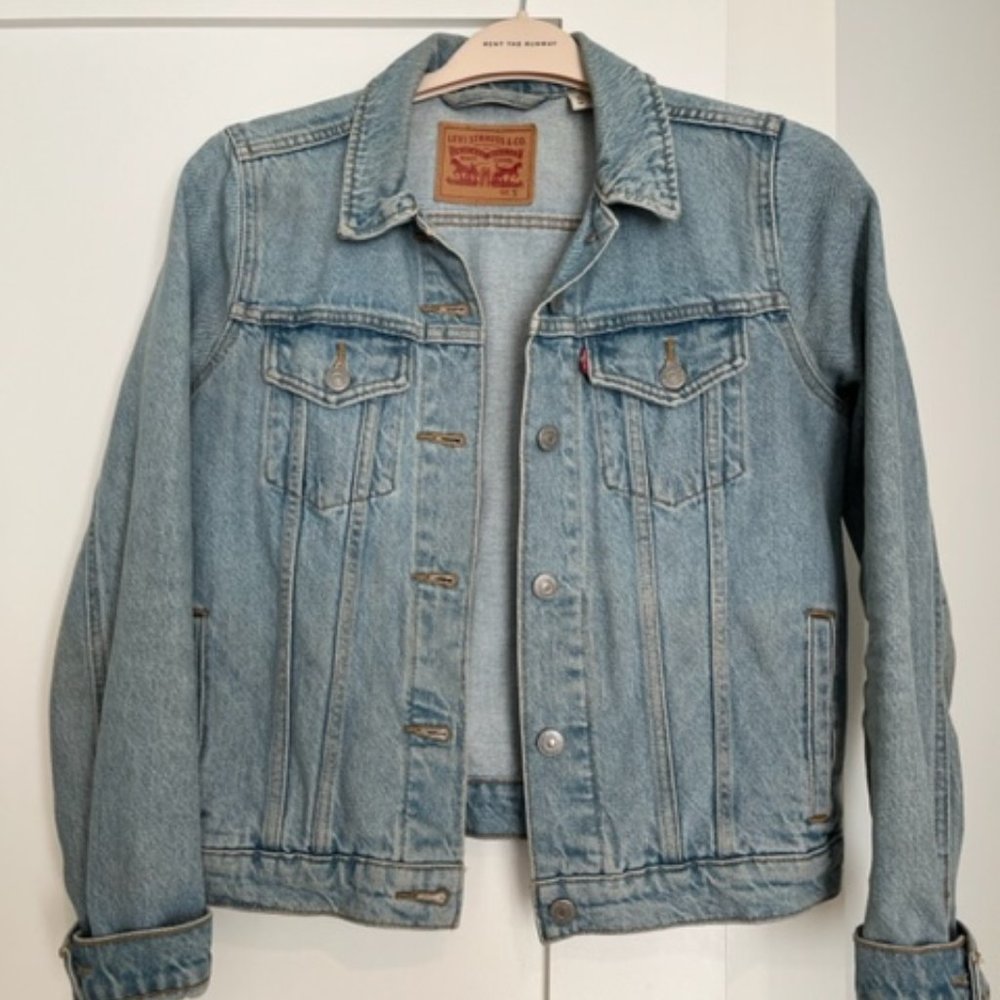 Distressed Levis Fitted Denim Jacket